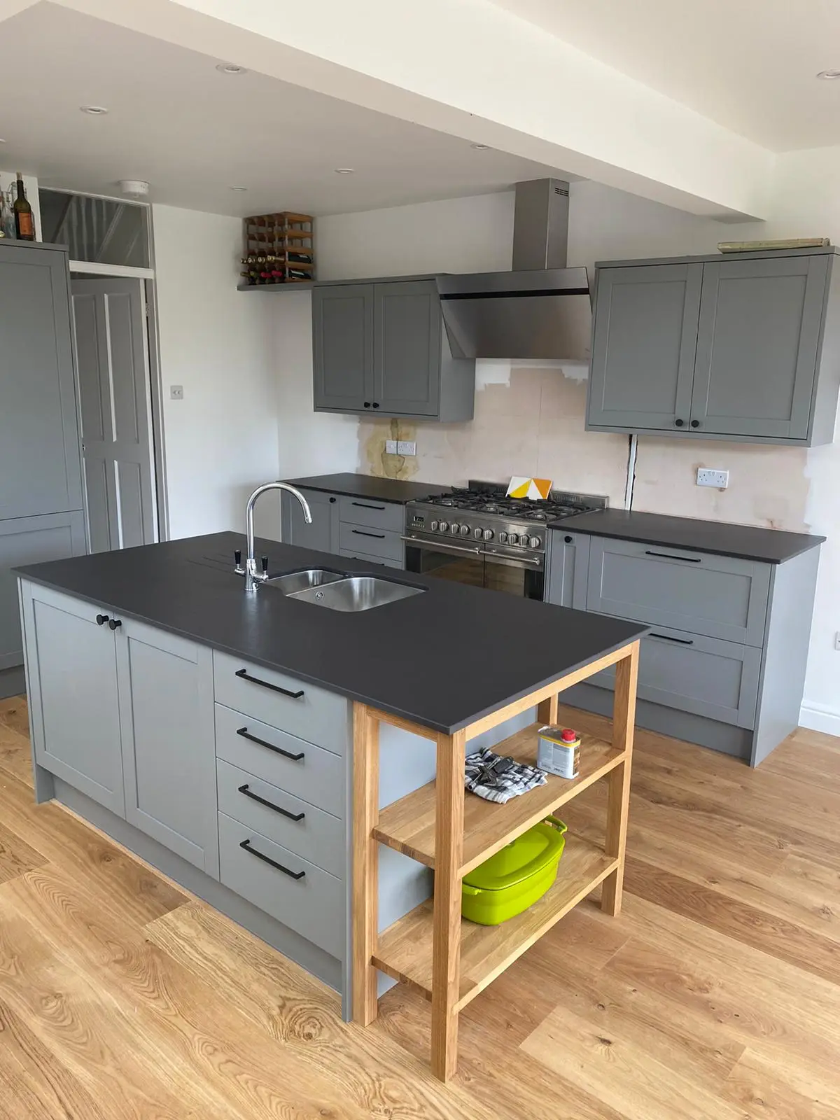 The kitchen during installation