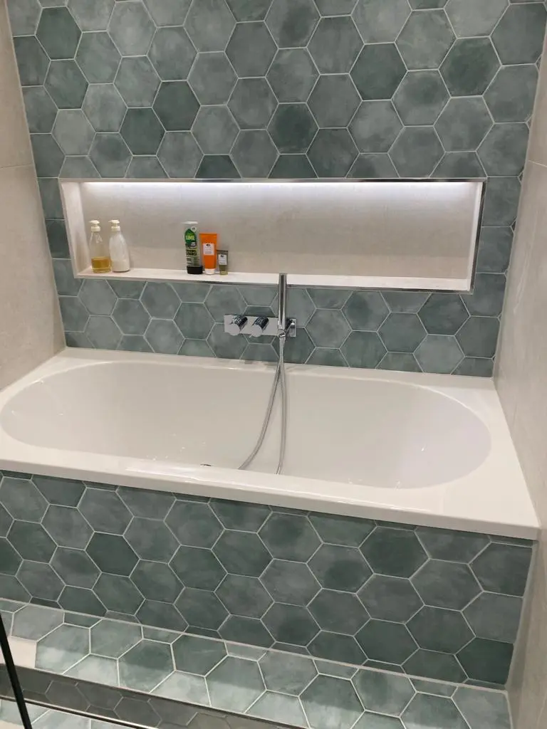 Close-up of the bath and tiling